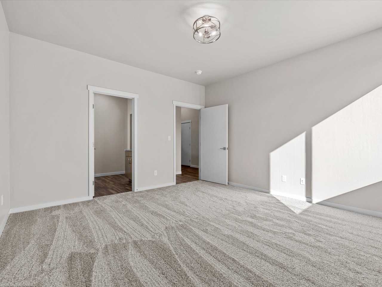 2747 Radiant Ave - Photo 3 of 4