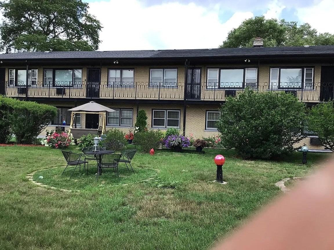 7043 S East End Ave #2D - Photo 2 of 12