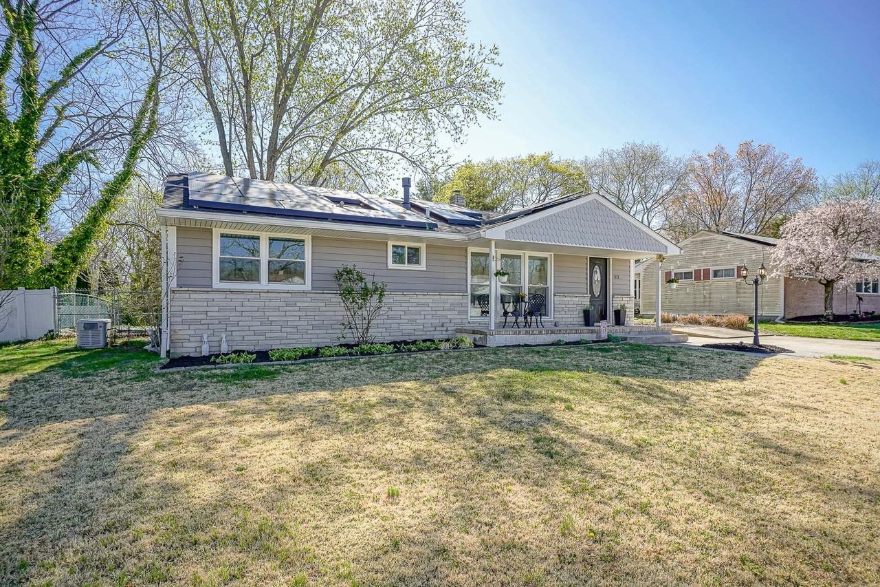 311 Oakwood Dr - Photo 2 of 20