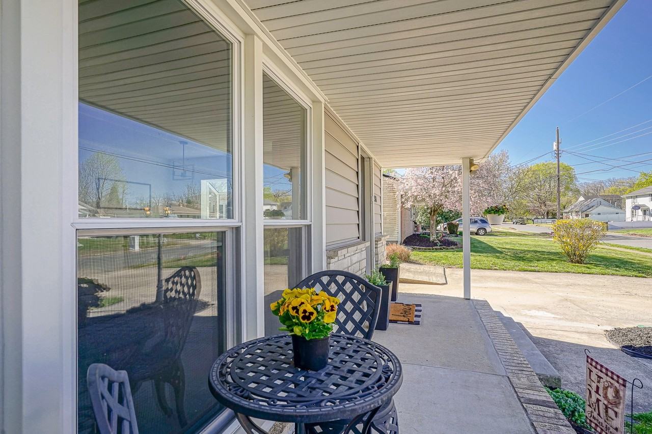 311 Oakwood Dr - Photo 3 of 20