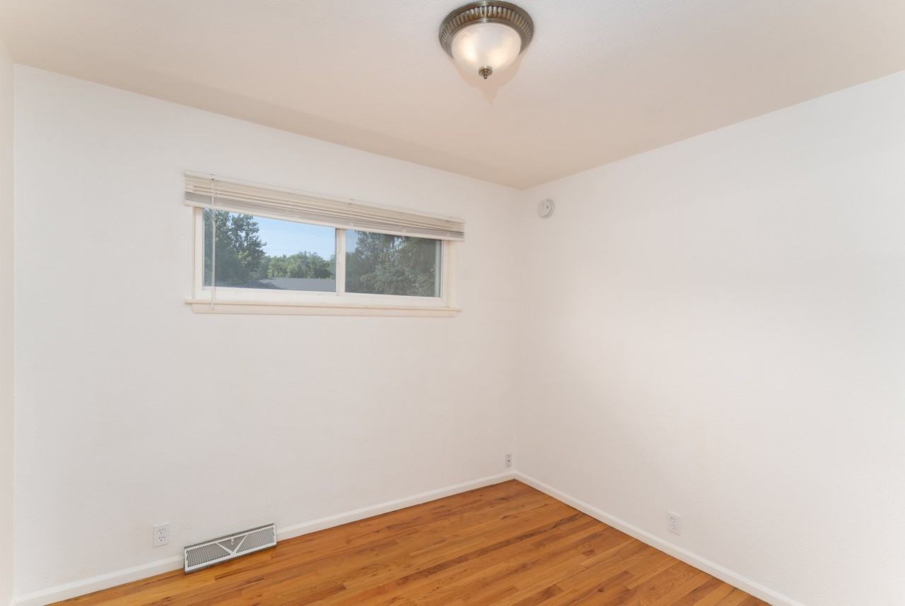 1238 Janes Ln - Photo 3 of 12