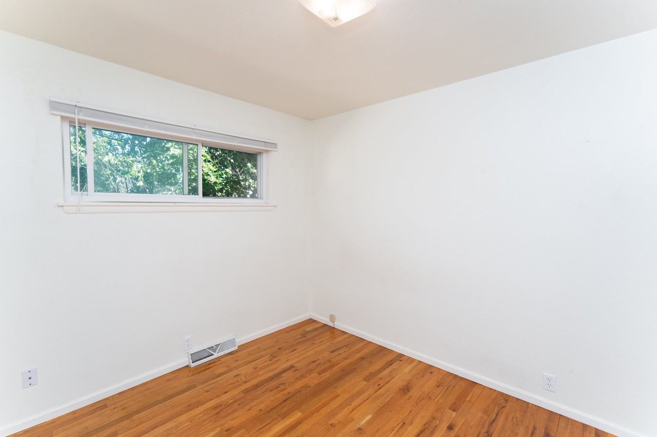 1238 Janes Ln - Photo 5 of 12