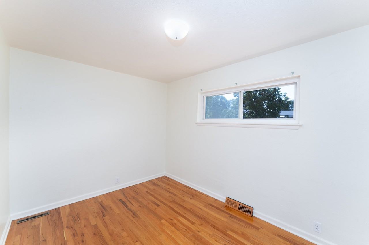 1238 Janes Ln - Photo 7 of 12