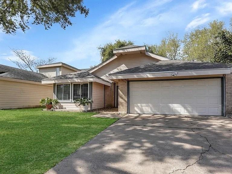 19734 Lake Hollow Ln - Photo 3 of 14