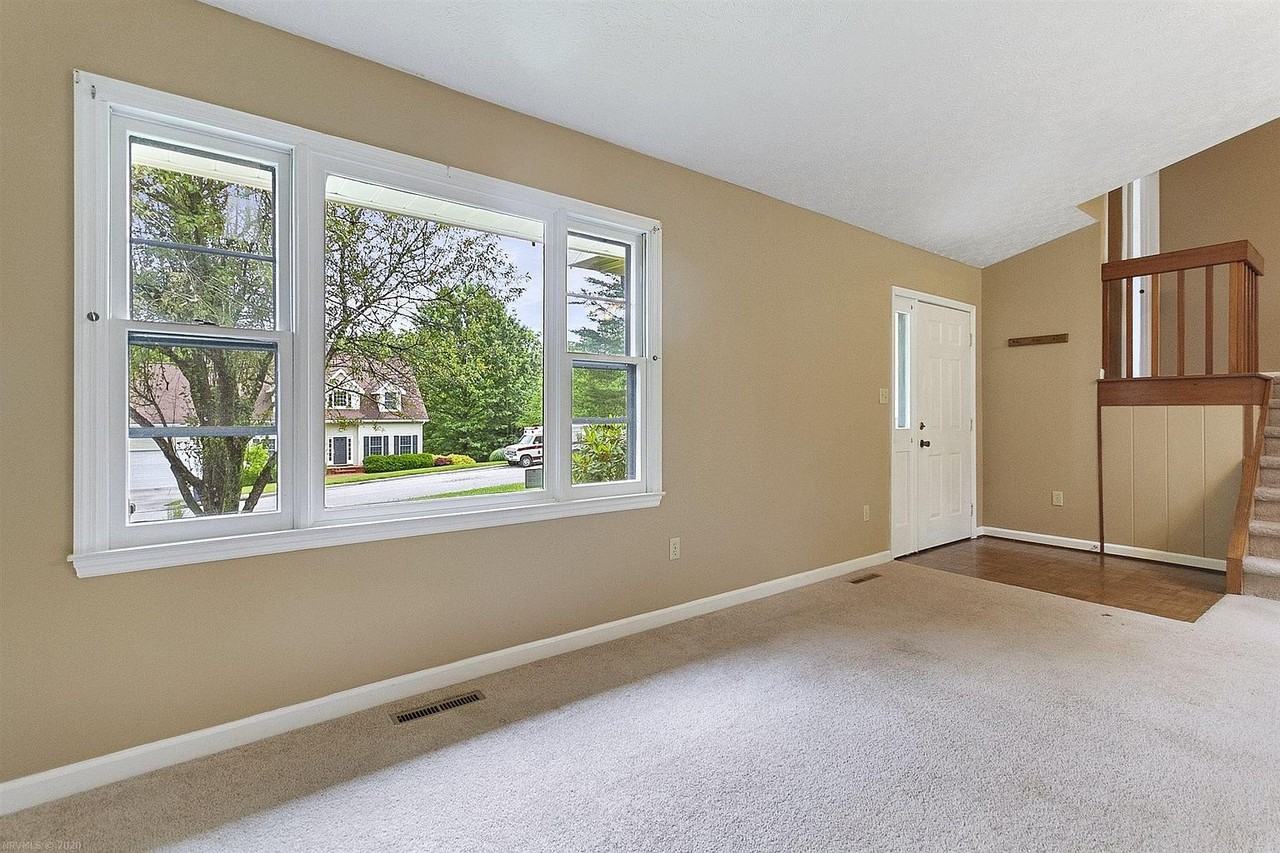 305 Cherokee Dr - Photo 2 of 16