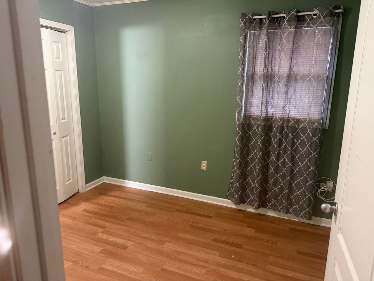 2412 Riverbend Dr - Photo 3 of 10