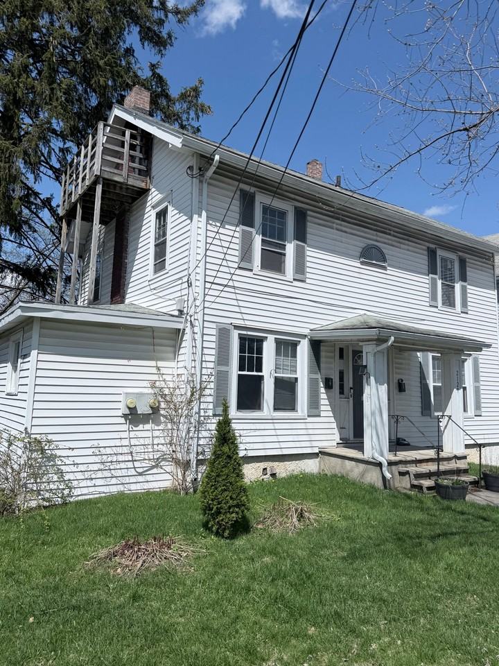 2129 James St - Photo 2 of 11