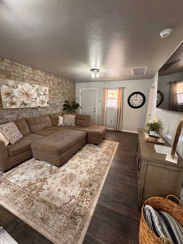1207 W Gore Blvd #18