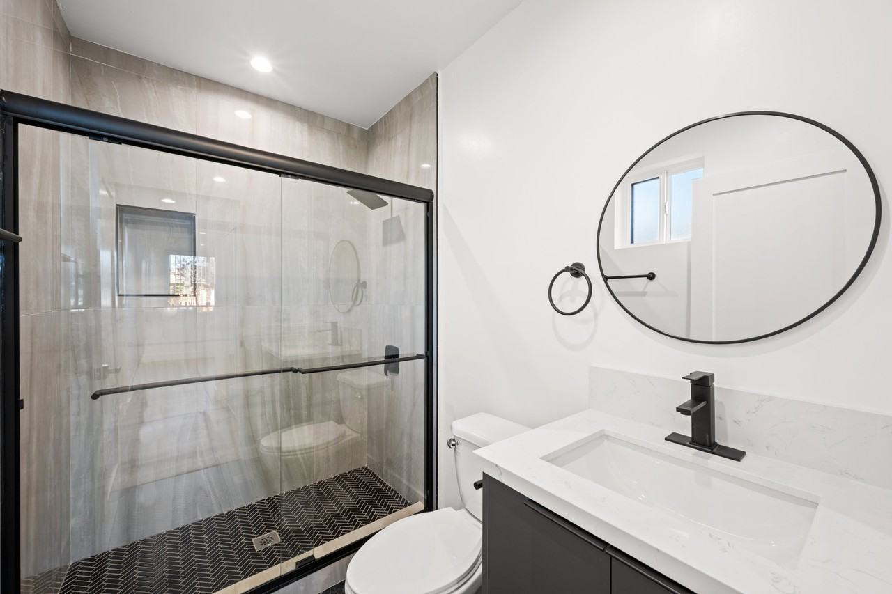 2000 Hillcrest Dr #2000 - Photo 2 of 12