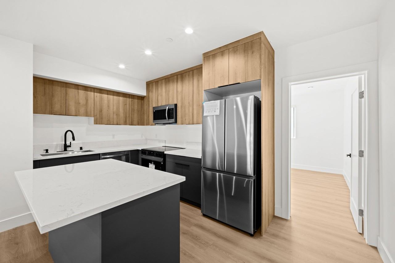 2000 Hillcrest Dr #2000 - Photo 3 of 12