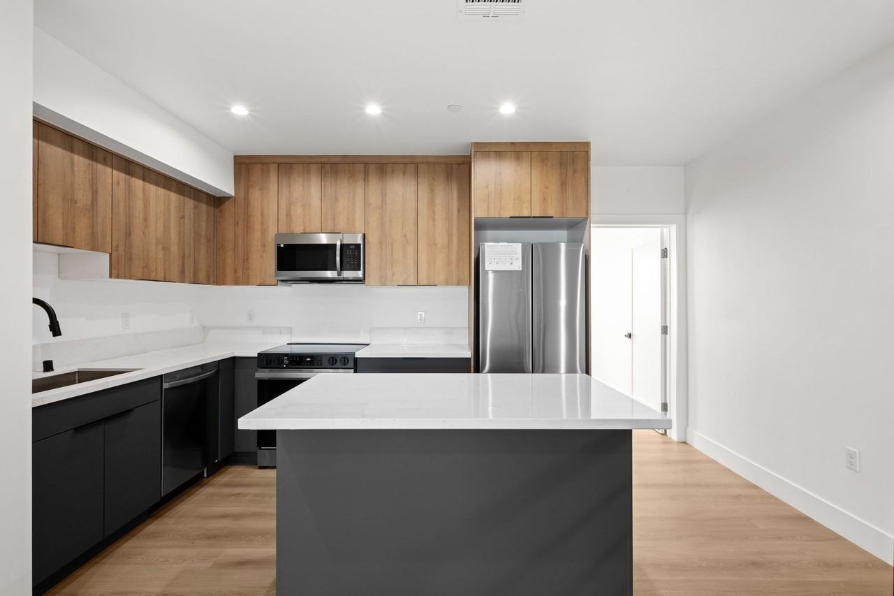 2000 Hillcrest Dr #2000 - Photo 6 of 12