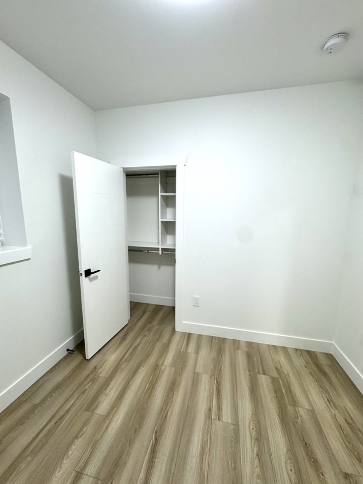 16762 16 Avenue - Photo 3 of 10