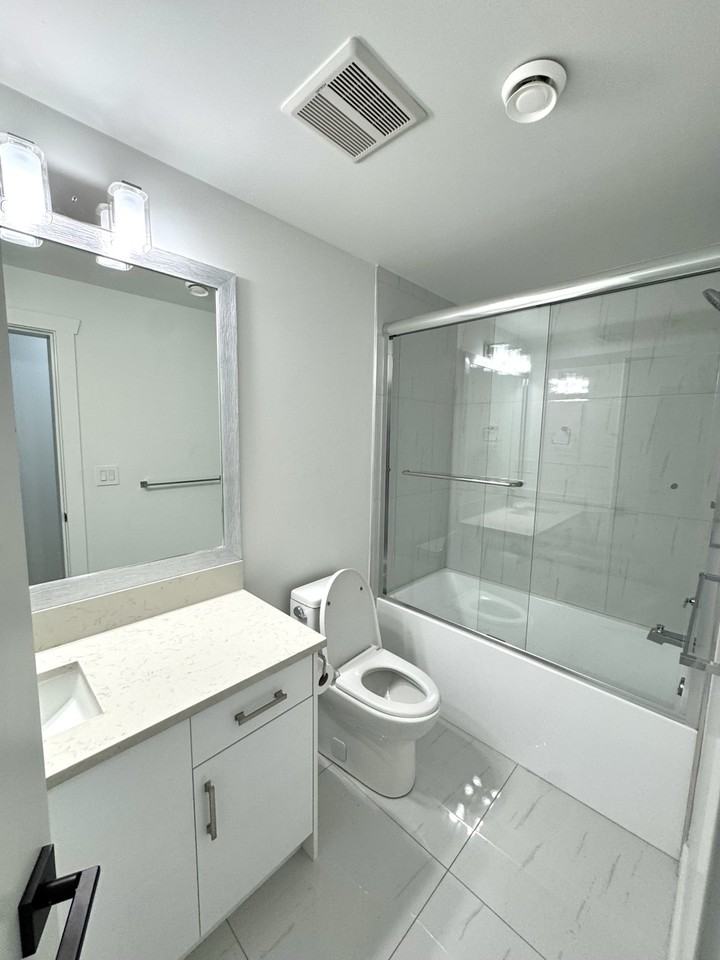 16762 16 Avenue - Photo 6 of 10