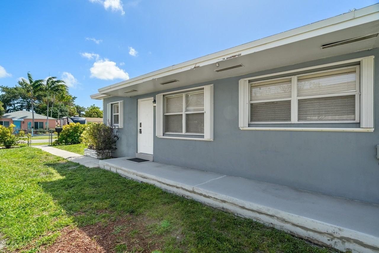 2235 Coolidge St #1 - Photo 3 of 16