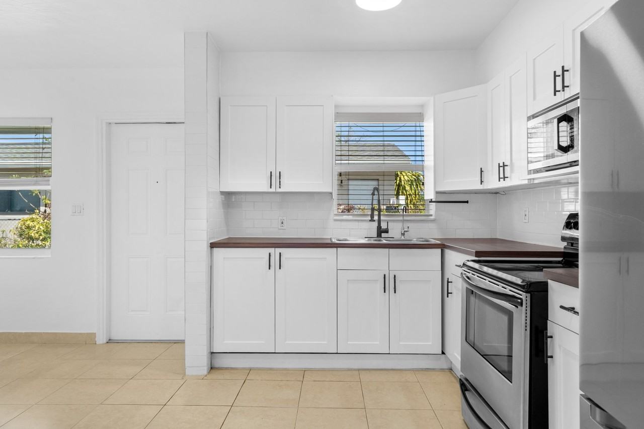 2235 Coolidge St #1 - Photo 7 of 16