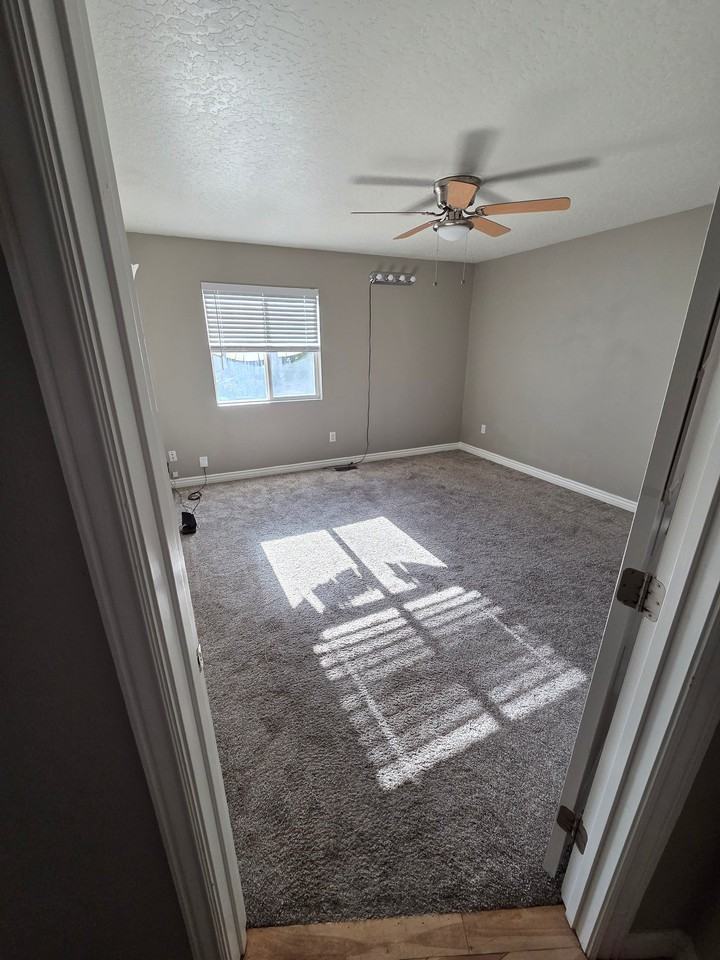 1609 S Middle Creek Ct - Photo 3 of 4