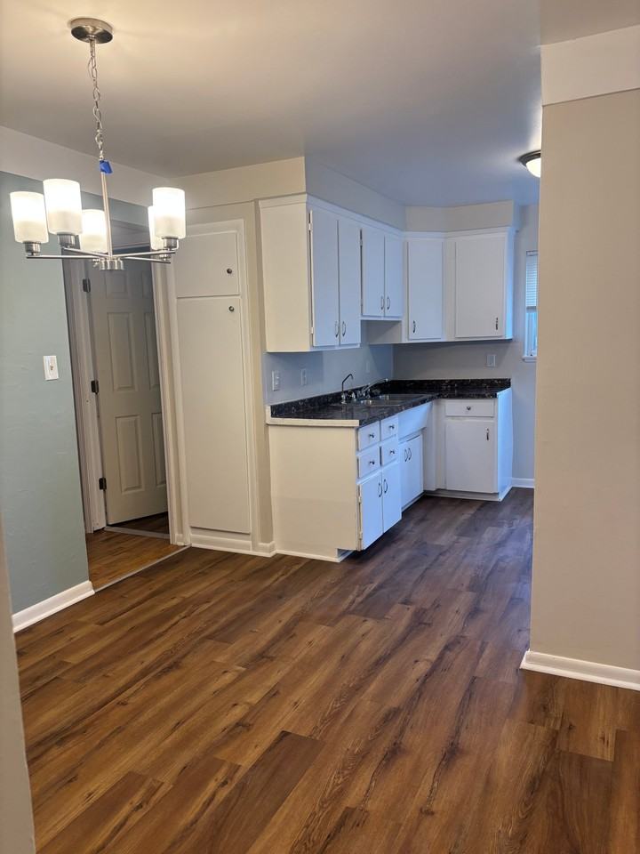 1110 Macdonald Ave - Photo 2 of 10