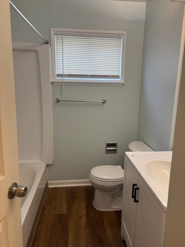 1110 Macdonald Ave - Photo 5 of 10