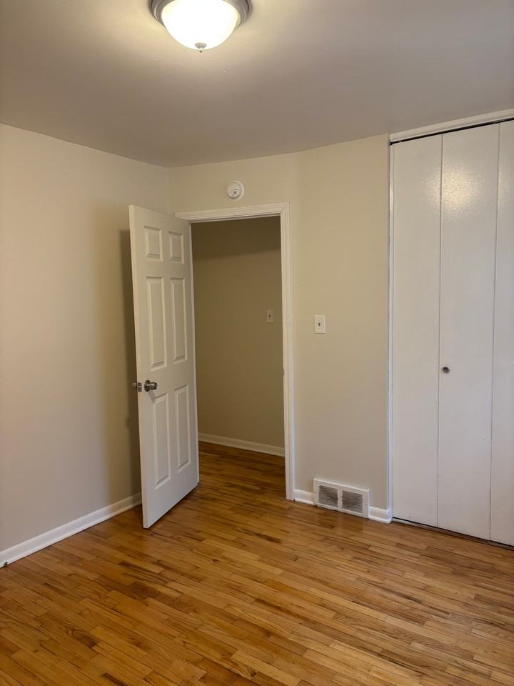 1110 Macdonald Ave - Photo 6 of 10