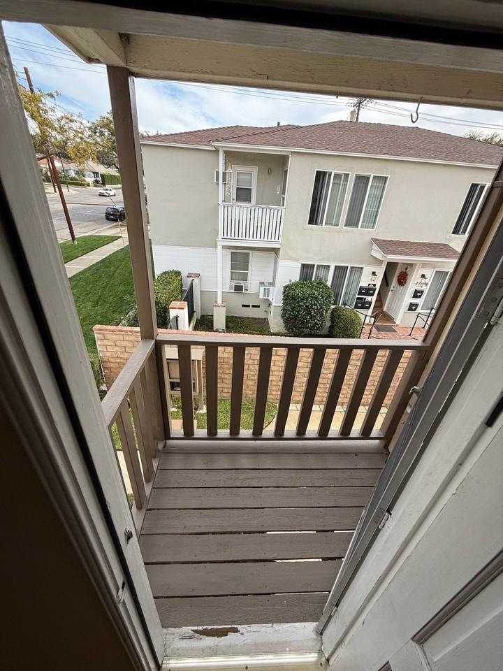 1721 N Glenoaks Blvd #1721 - Photo 3 of 14