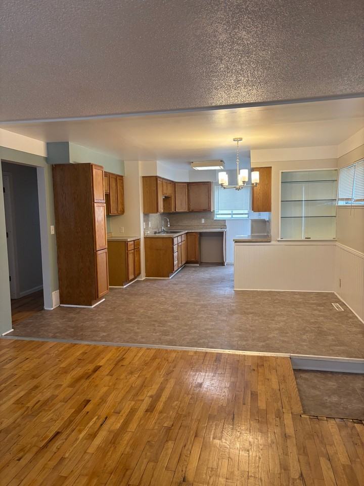 1106 Macdonald Ave - Photo 2 of 11