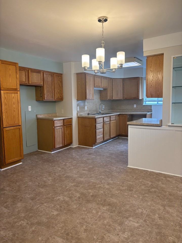 1106 Macdonald Ave - Photo 3 of 11