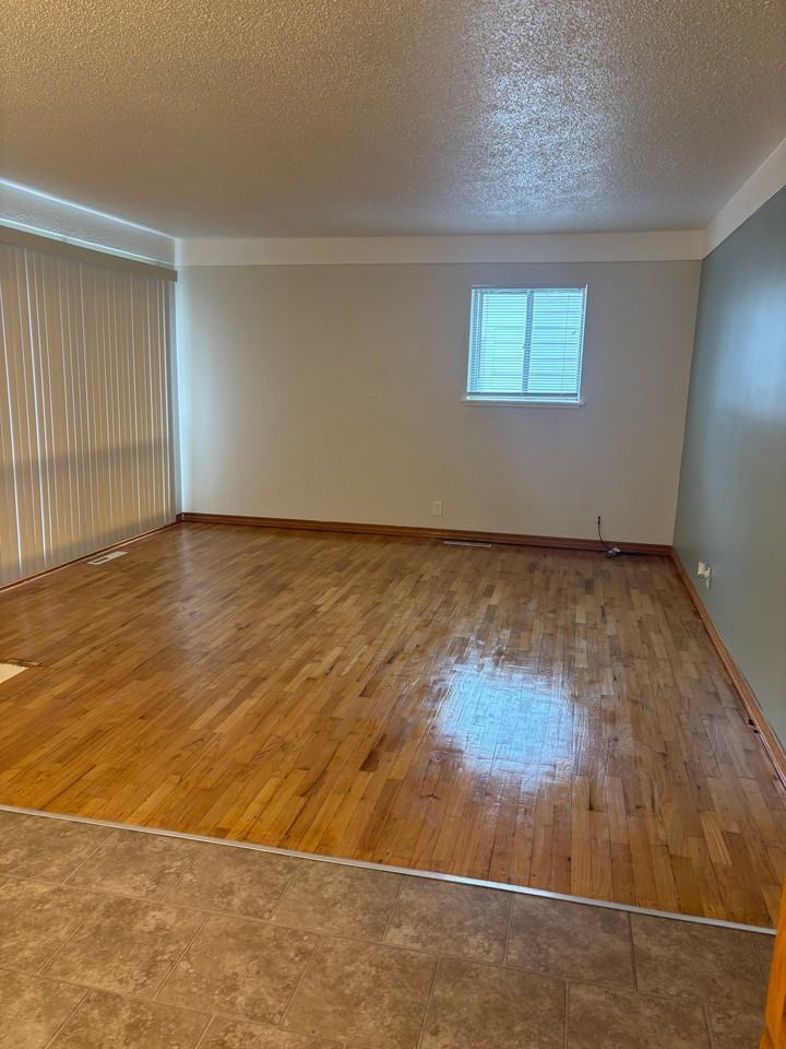 1106 Macdonald Ave - Photo 5 of 11