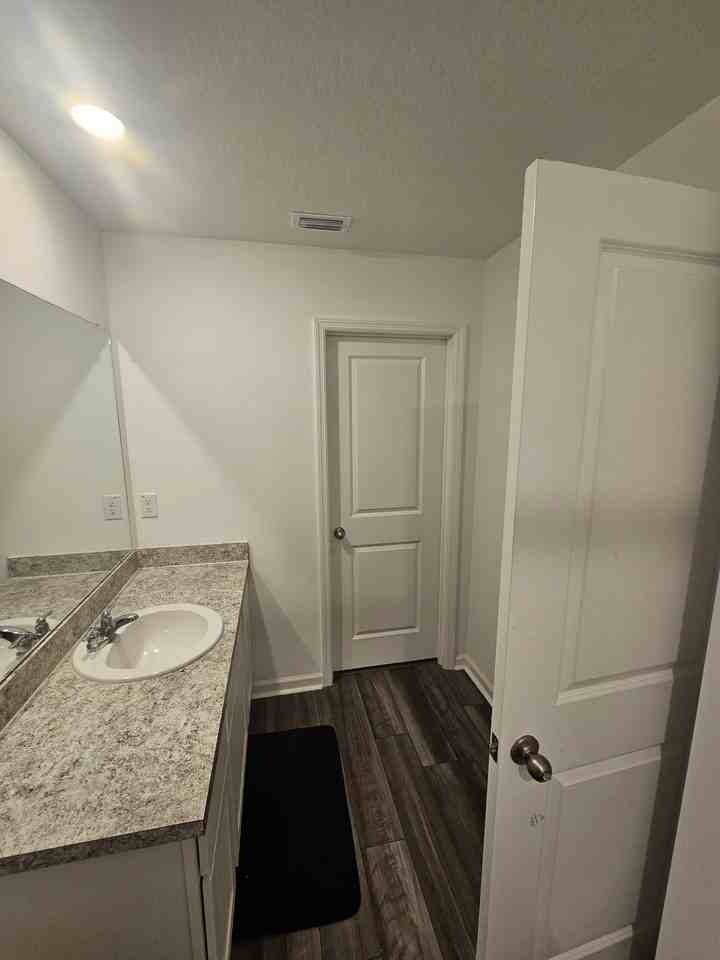 11917 Sylvia St - Photo 5 of 17