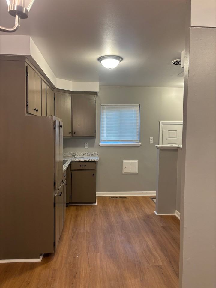 1034 Mckeighan Ave - Photo 3 of 10