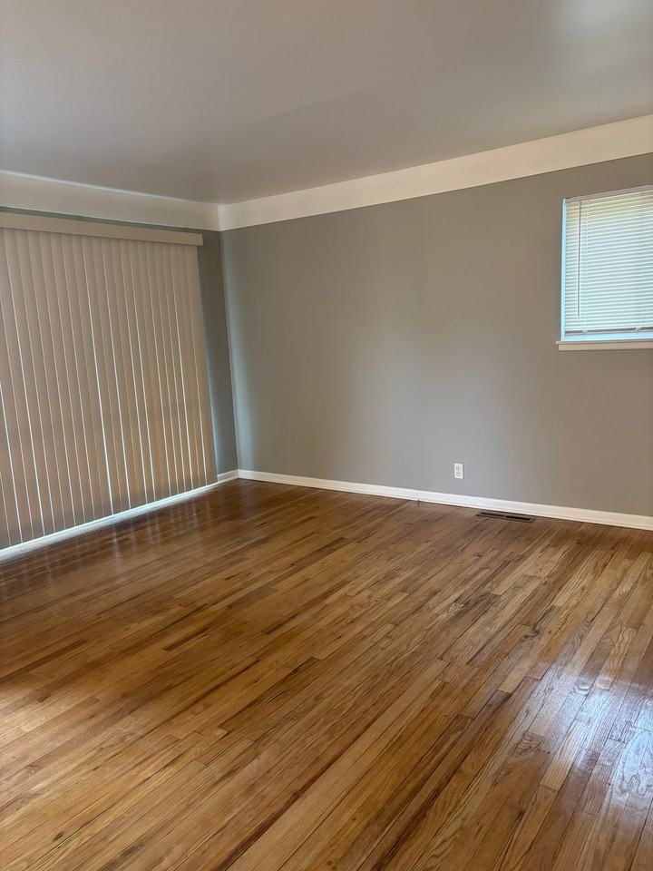 1034 Mckeighan Ave - Photo 5 of 10