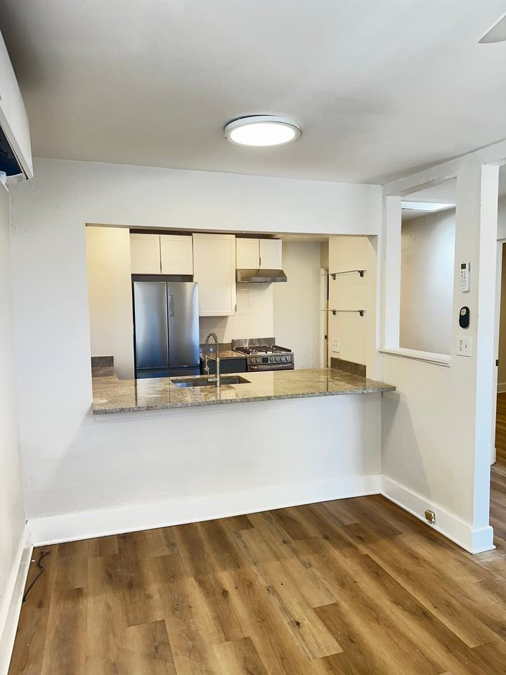 2035 E.Th Ave #11 - Photo 3 of 13