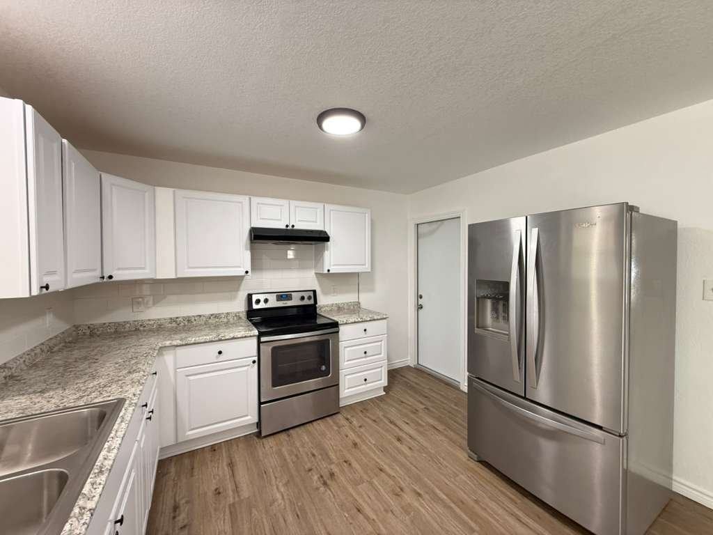 206 Covina Ave - Photo 4 of 19