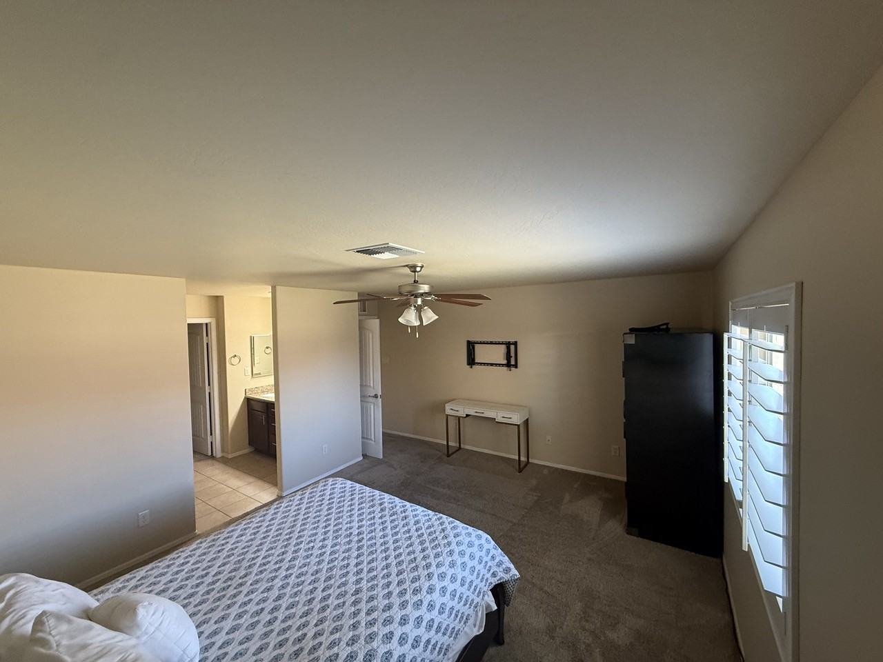 3680 W 37th St - Photo 4 of 20