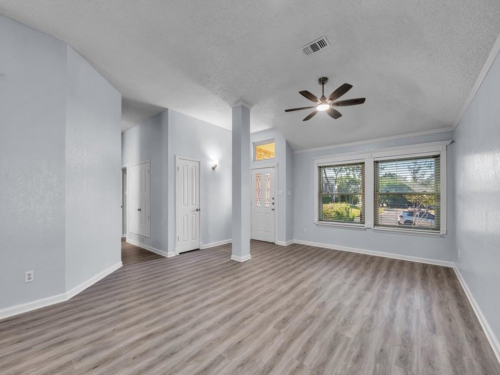 307 Illinois Dr - Photo 6 of 17