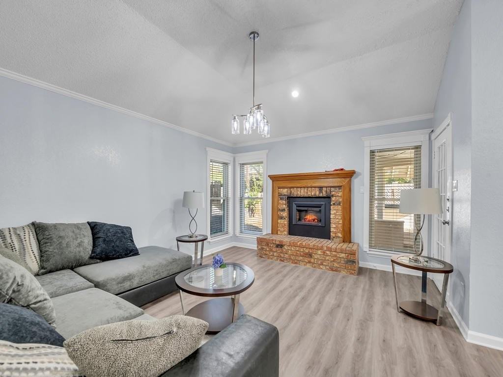 307 Illinois Dr - Photo 7 of 17