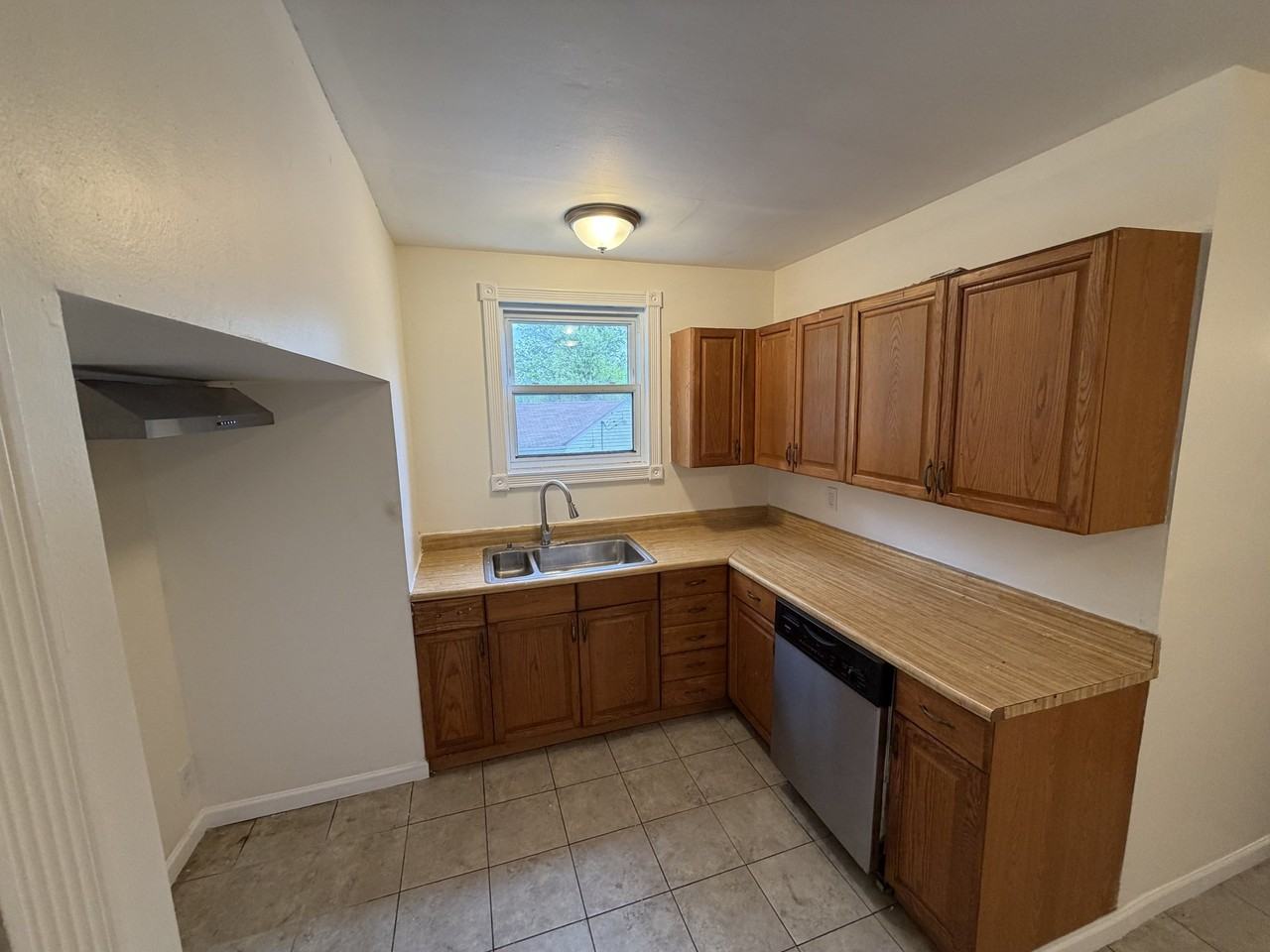 3209 Dix Ave - Photo 6 of 9