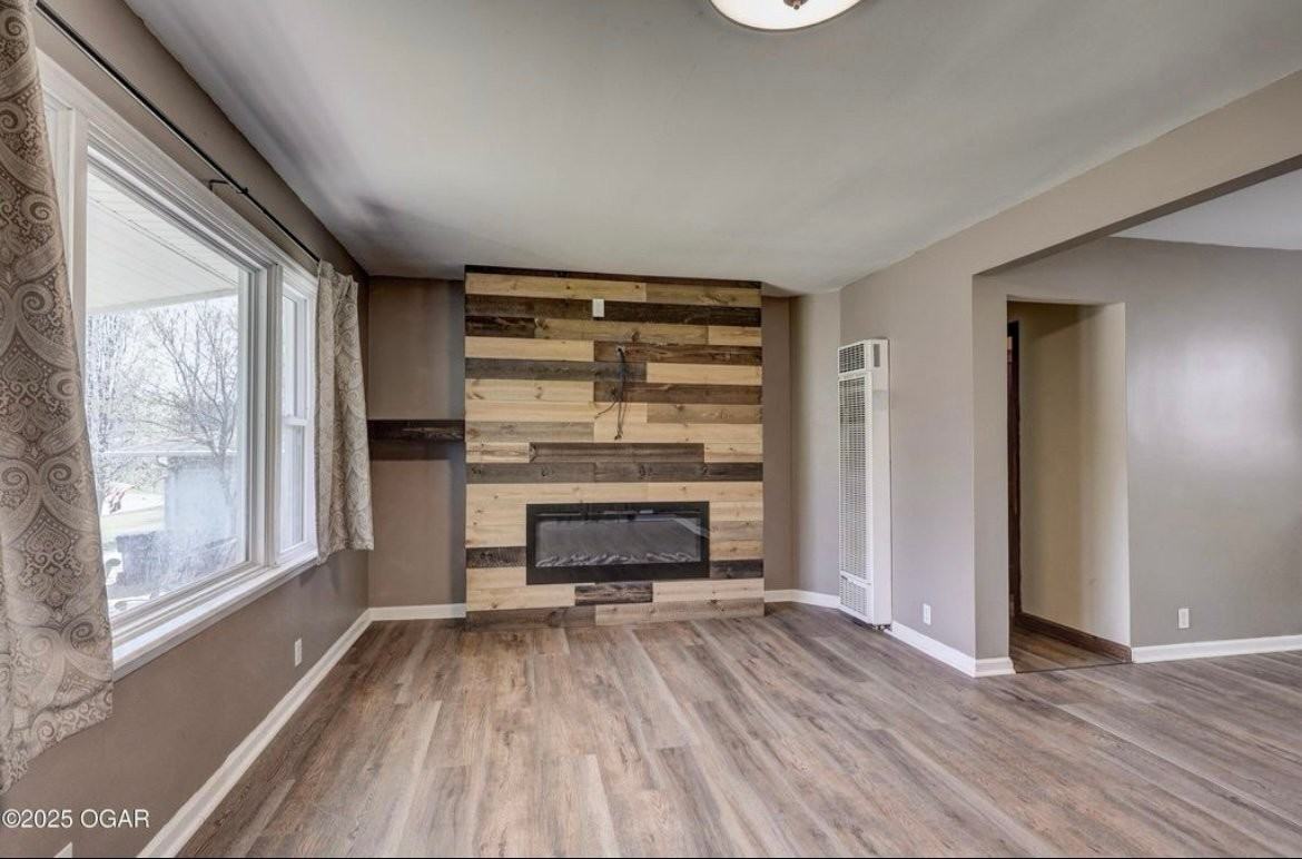 1617 Garfield Ave - Photo 2 of 12