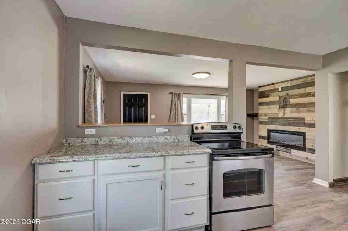 1617 Garfield Ave - Photo 3 of 12