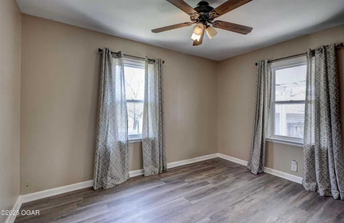 1617 Garfield Ave - Photo 7 of 12