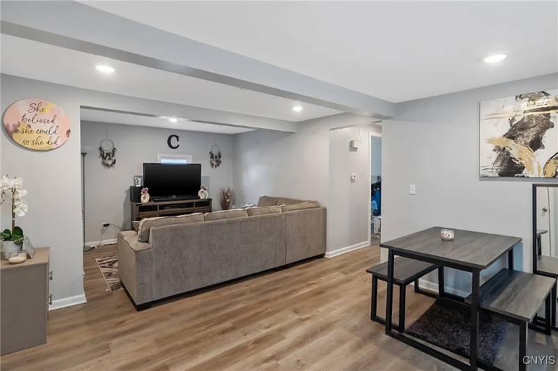 1012 Willis Ave - Photo 4 of 14