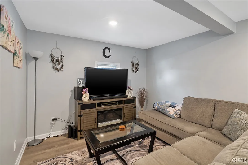 1012 Willis Ave - Photo 5 of 14