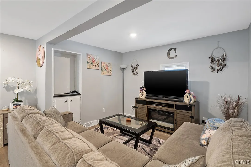 1012 Willis Ave - Photo 6 of 14