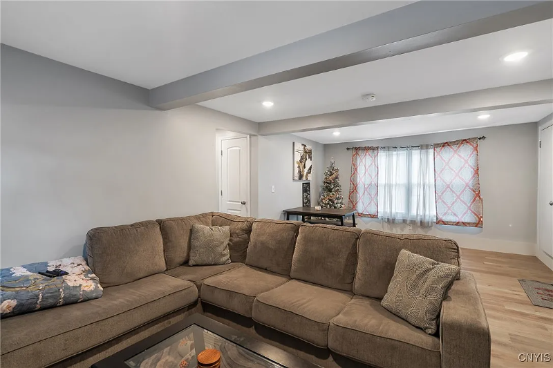 1012 Willis Ave - Photo 7 of 14