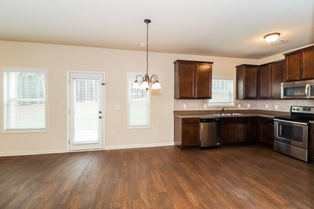 1305 Little Hampton Dr - Photo 7 of 17