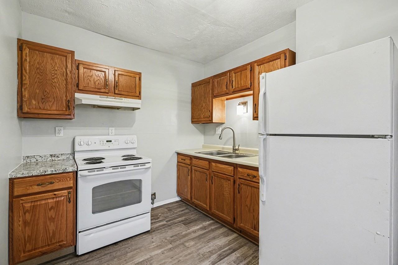 564 Glenwood Ave #24 - Photo 6 of 10