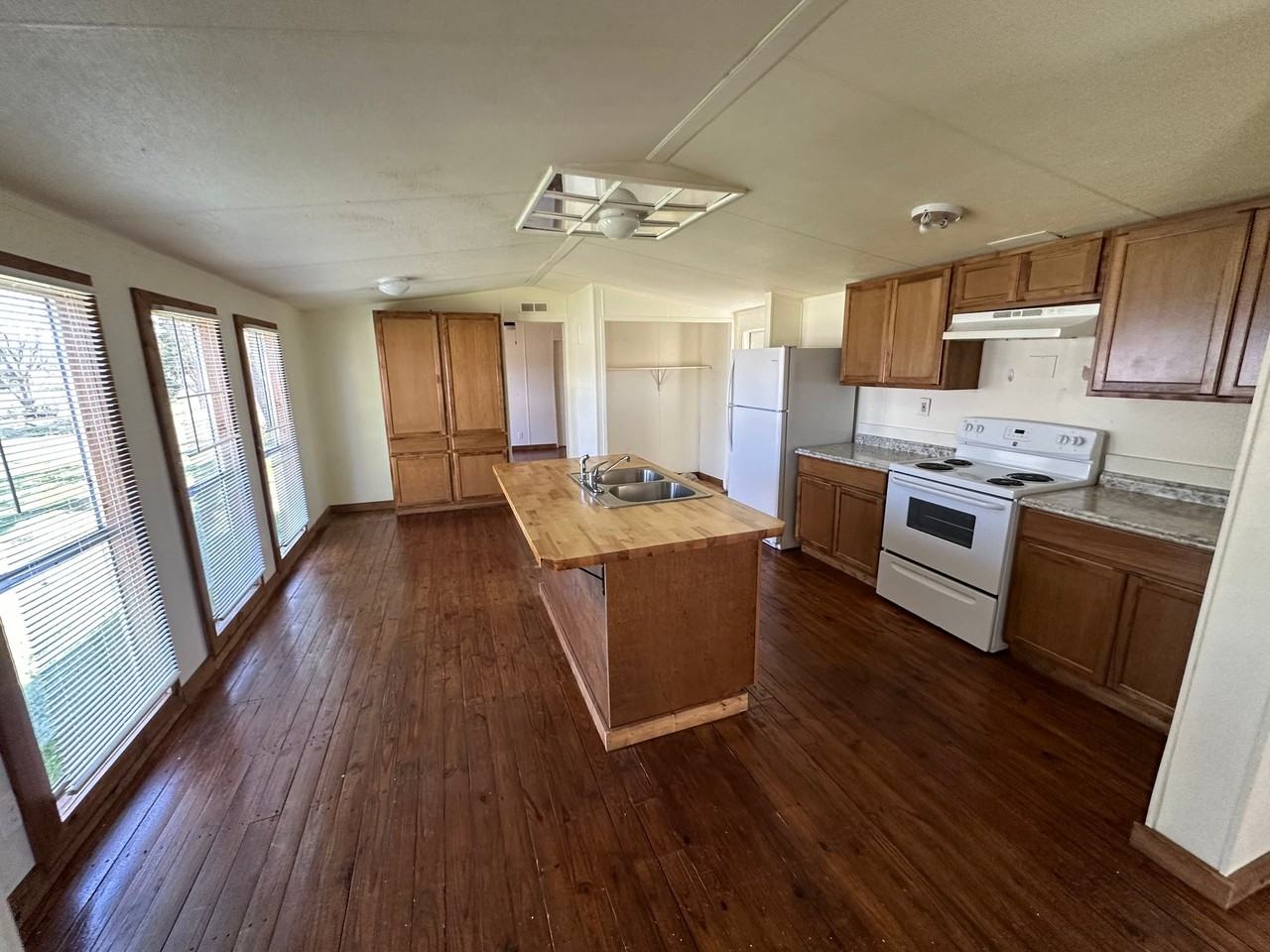 10047 Wrangler Way - Photo 3 of 8