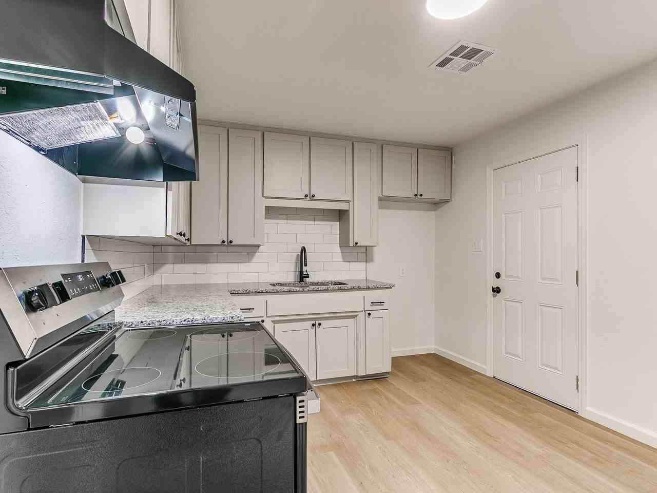 911 Crabtree Cv - Photo 5 of 14