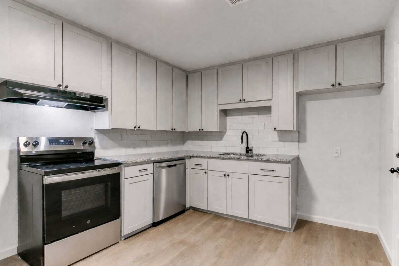 911 Crabtree Cv - Photo 6 of 14