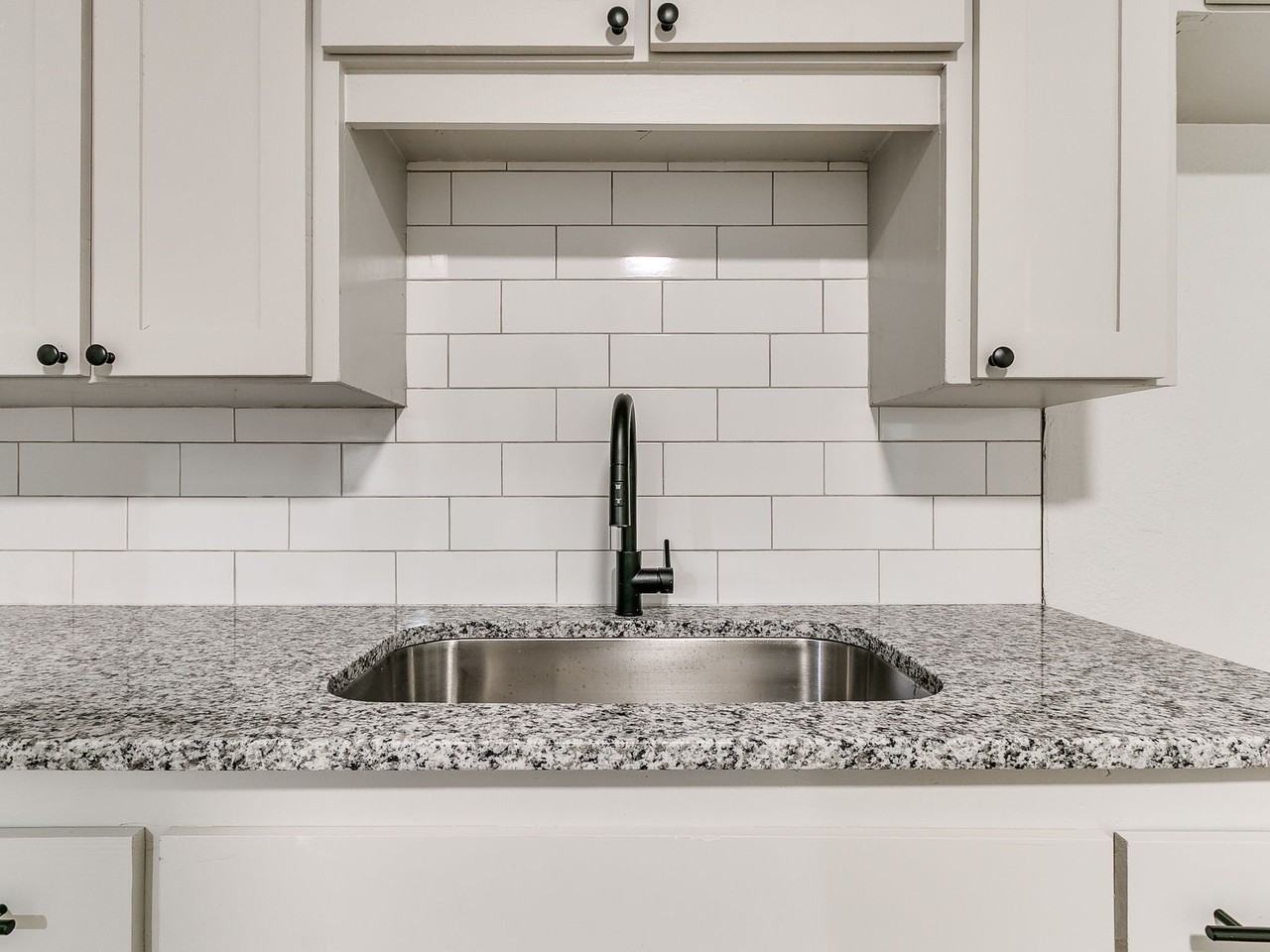 911 Crabtree Cv - Photo 7 of 14