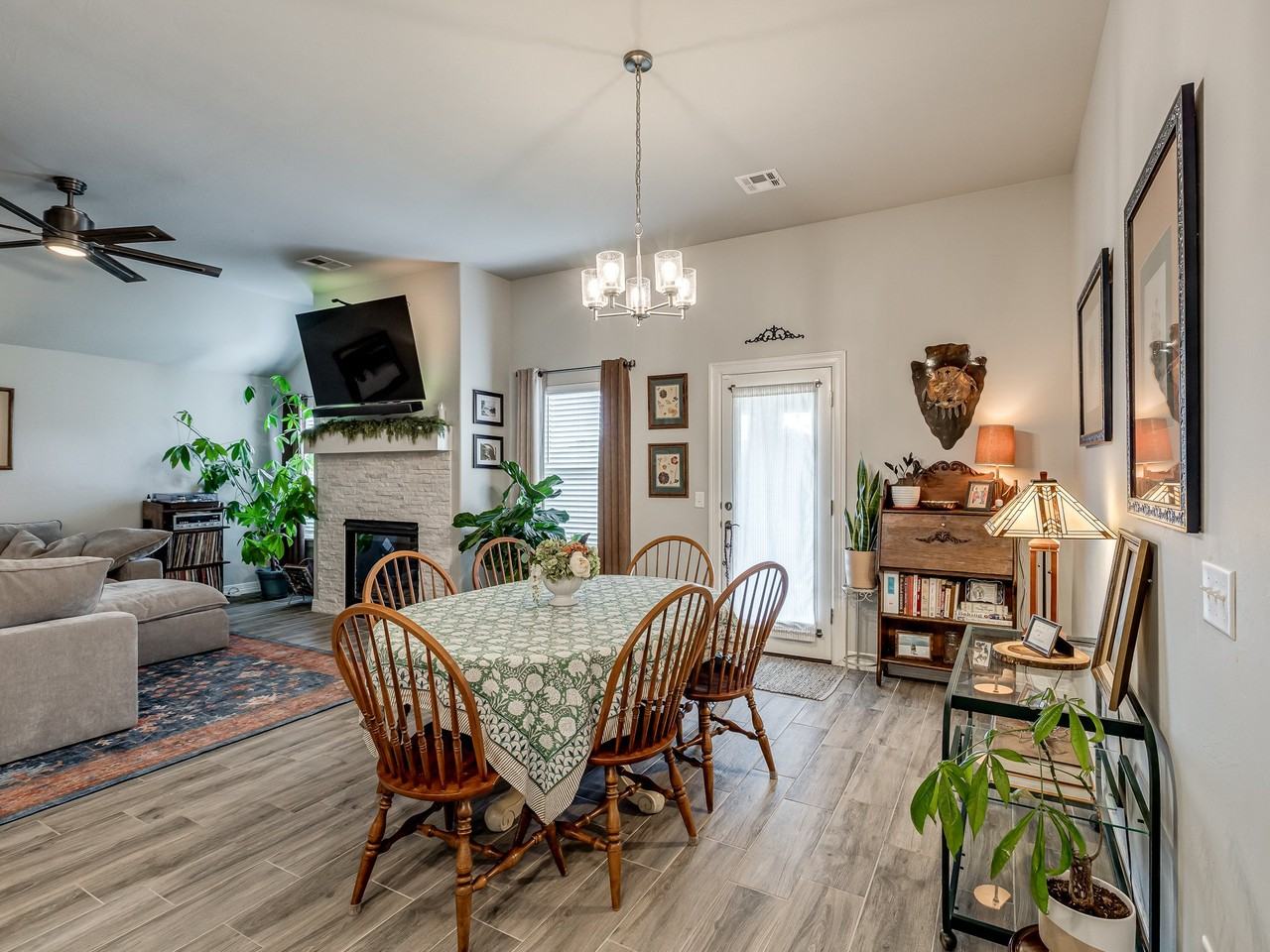 9209 Anaum Ln - Photo 5 of 20